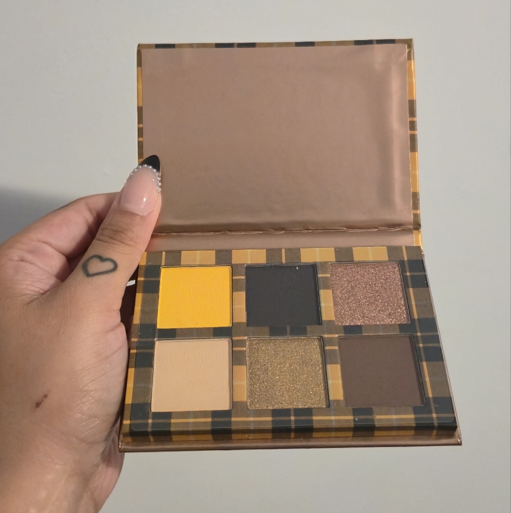 Makeup Revolution 90s Baby Palette